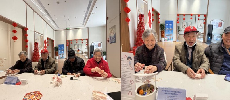 中國太平芙蓉人家陪社區(qū)長者過幸福中國年1.jpg